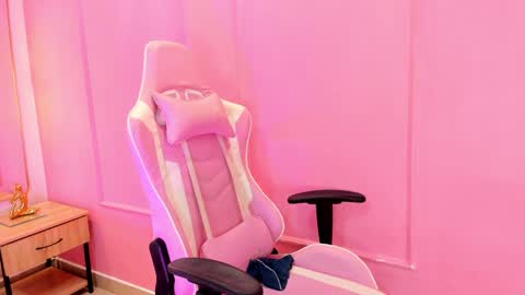 SOPHIA online show from January 7, 2025, 1:03 pm