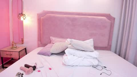 SOPHIA online show from February 20, 2025, 7:52 pm