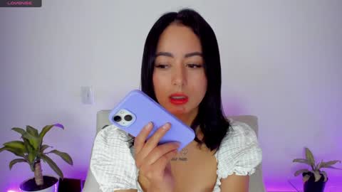 Snapshot of sophie_001 chatting on December 2, 2024, 11:29 pm Sophie online show from December 2, 2024, 11:29 pm