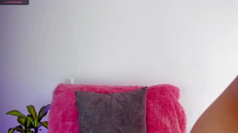 Snapshot of sophie_001 chatting on December 18, 2024, 7:52 pm Sophie online show from December 18, 2024, 7:52 pm