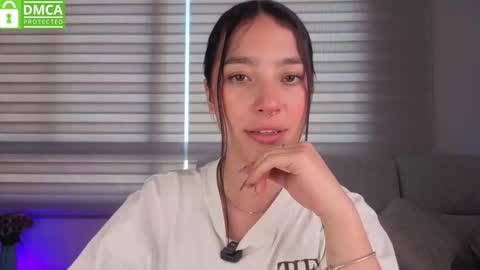 Sophie  online show from November 11, 2025, 9:15 pm