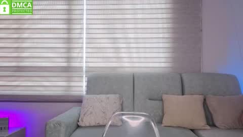 Sophie  online show from November 22, 2025, 2:05 pm