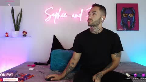 Snapshot of sophie_foxx chatting on October 17, 2025, 1:46 pm SOPHIE - FOXX online show from October 17, 2025, 1:46 pm