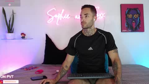 Snapshot of sophie_foxx chatting on October 22, 2025, 1:44 pm SOPHIE - FOXX online show from October 22, 2025, 1:44 pm