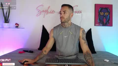 Snapshot of sophie_foxx chatting on October 24, 2025, 2:02 pm SOPHIE - FOXX online show from October 24, 2025, 2:02 pm