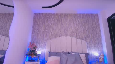 sophie online show from December 20, 2025, 12:01 pm