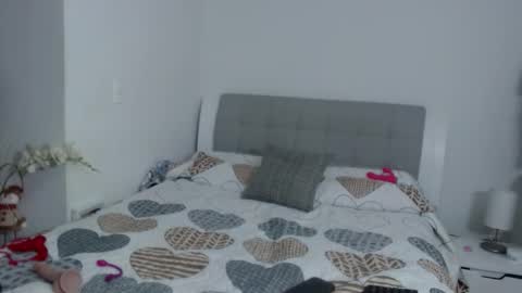 Sofa online show from November 26, 2025, 10:55 pm