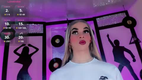 sophie_miaa online show from October 3, 2025, 11:18 am