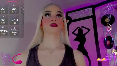 sophie_miaa online show from November 3, 2025, 11:33 am