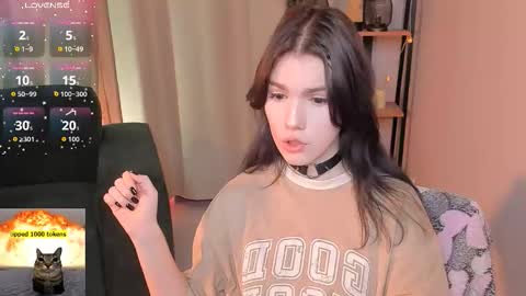 sophie_nomenal_ online show from September 19, 2025, 8:53 pm