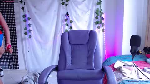 Sophie  online show from December 18, 2025, 9:10 pm