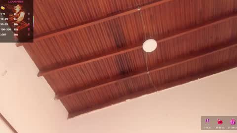 sophie_smith19 online show from October 22, 2025, 1:11 pm