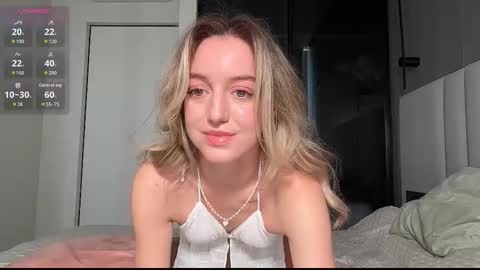 sophiebelll online show from October 16, 2025, 9:54 am