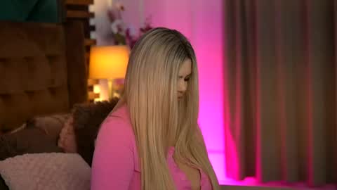 Sophie online show from April 10, 2026, 5:45 am