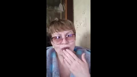 SophieBurnsX online show from April 21, 2026, 12:33 pm