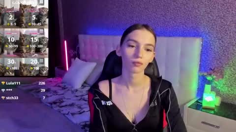 Sophie online show from March 4, 2025, 11:51 am