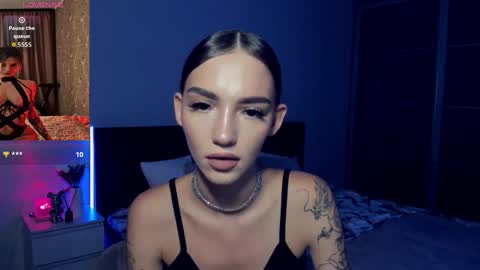 Sophie online show from September 19, 2025, 1:34 pm