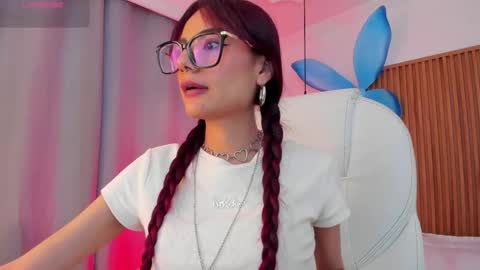   Sophie  IG sophiecherry es   online show from November 3, 2025, 10:10 pm