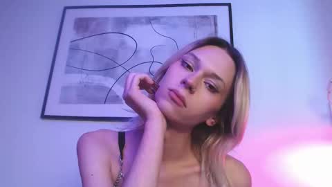 Snapshot of sophiediamond_x chatting on October 19, 2025, 10:27 am sophiediamond_x online show from October 19, 2025, 10:27 am