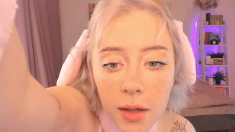 Snapshot of sophiee_lane chatting on January 21, 2025, 2:22 am Sophie online show from January 21, 2025, 2:22 am