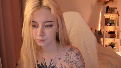 Snapshot of sophiee_lane chatting on March 4, 2025, 4:17 am Sophie online show from March 4, 2025, 4:17 am