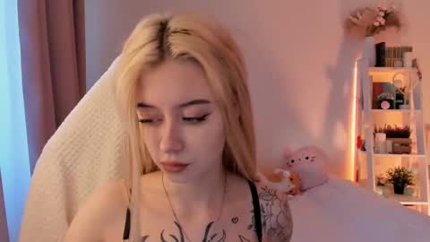 Snapshot of sophiee_lane chatting on March 9, 2025, 5:44 am Sophie online show from March 9, 2025, 5:44 am