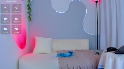 Sophie online show from April 7, 2026, 11:15 pm