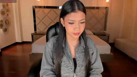 Sophie Houston online show from April 22, 2026, 3:31 am