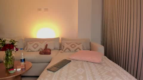 Snapshot of sophiehuntt chatting on October 27, 2025, 11:09 pm Sophie Hunt online show from October 27, 2025, 11:09 pm