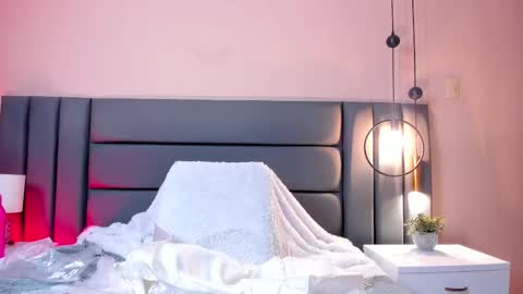 Sophie Johns online show from November 1, 2025, 7:05 pm