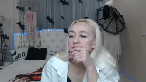 sophiekittyy online show from October 23, 2025, 6:56 am