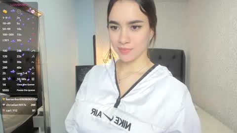 Sophie  online show from February 11, 2025, 6:33 pm