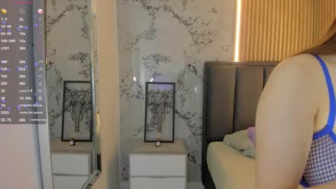 Sophie  online show from October 22, 2025, 12:49 pm