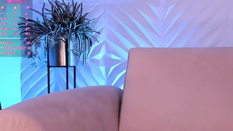 Sophie  Palmer online show from January 10, 2025, 6:28 pm