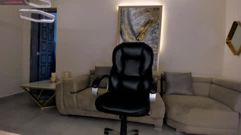 Sophie  Palmer online show from January 15, 2025, 1:41 pm