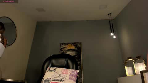 Snapshot of sophiepalmerx chatting on October 31, 2025, 10:49 am Sophie Palmer online show from October 31, 2025, 10:49 am