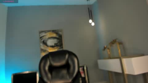 Sophie  Palmer online show from December 20, 2025, 11:50 am