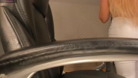 Sophie  Palmer online show from February 15, 2026, 12:36 pm