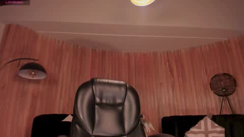 Sophie  Palmer online show from March 4, 2026, 11:16 am