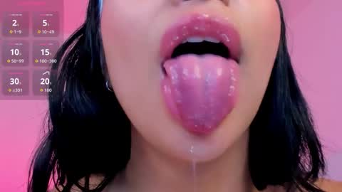 sophierooy online show from November 14, 2025, 8:29 pm