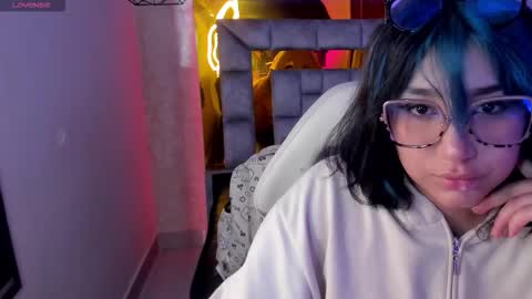 Snapshot of sophievv chatting on February 24, 2026, 11:36 pm Sophie online show from February 24, 2026, 11:36 pm