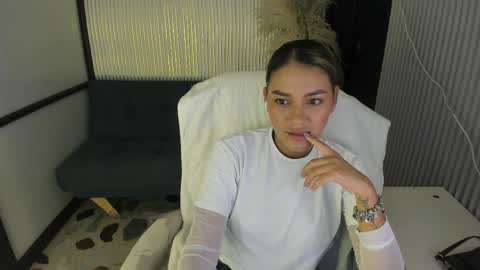 Snapshot of sophiewatson_ chatting on May 26, 2026, 12:56 pm sophiewatson_ online show from May 26, 2026, 12:56 pm