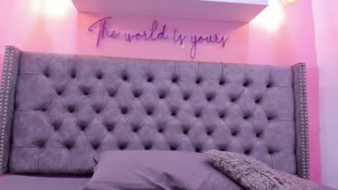 Snapshot of sophiia_77 chatting on February 8, 2026, 7:06 pm Sophii online show from February 8, 2026, 7:06 pm