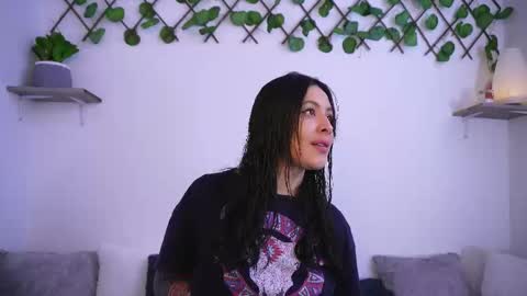 Sophiie online show from November 10, 2025, 1:43 pm