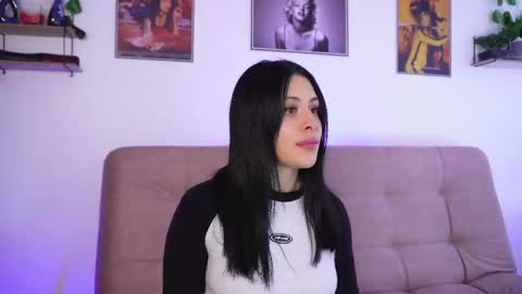 Sophiie online show from November 20, 2025, 11:43 am