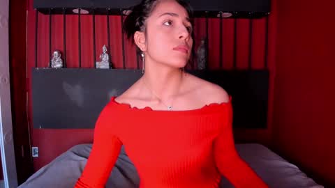 Snapshot of sophy_smilesweet chatting on February 12, 2025, 12:01 pm SOPHY ROGERS online show from February 12, 2025, 12:01 pm