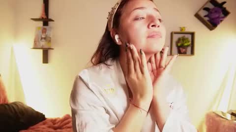 Snapshot of sophy_smilesweet chatting on November 18, 2025, 11:58 am SOPHY ROGERS online show from November 18, 2025, 11:58 am