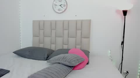 Sofia  online show from April 18, 2026, 7:07 pm