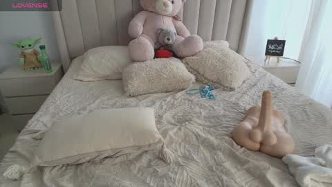 Adeline independent model online show from December 25, 2024, 5:37 pm