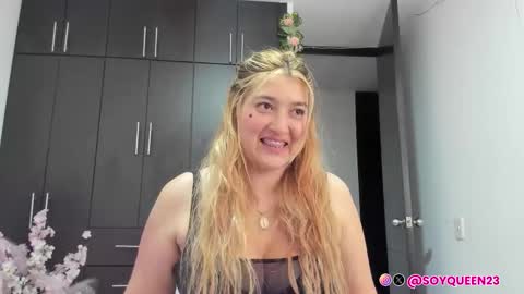 SoyQueen online show from October 22, 2025, 4:13 am